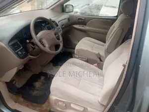 Toyota Sienna 1999 Gray