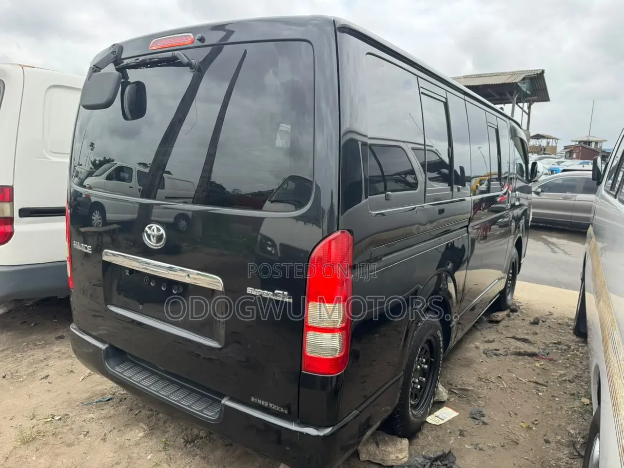 Toyota HiAce 2011 Black