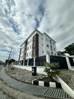 5bdrm Maisonette in Lekki Phase 1 for sale
