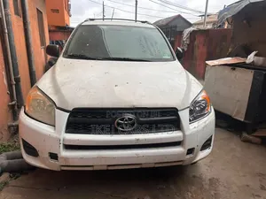 Toyota RAV4 2010 White