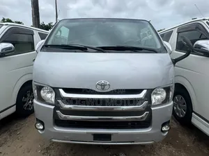 Toyota HiAce 2011 Silver