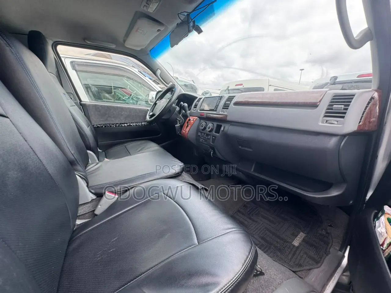 Toyota HiAce 2011 Silver