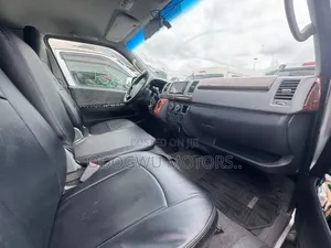 Toyota HiAce 2011 Silver