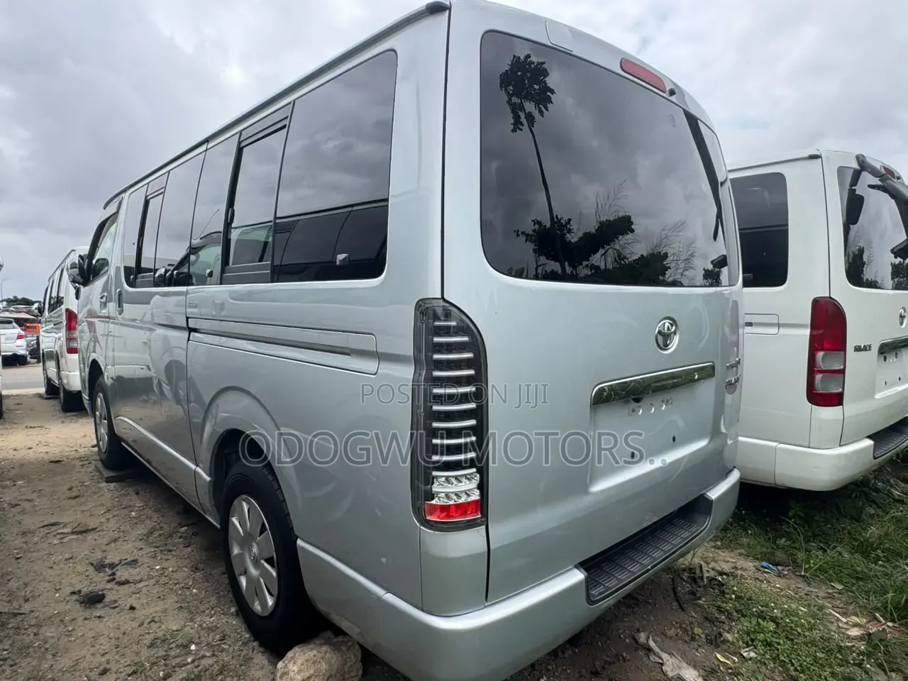 Toyota HiAce 2011 Silver