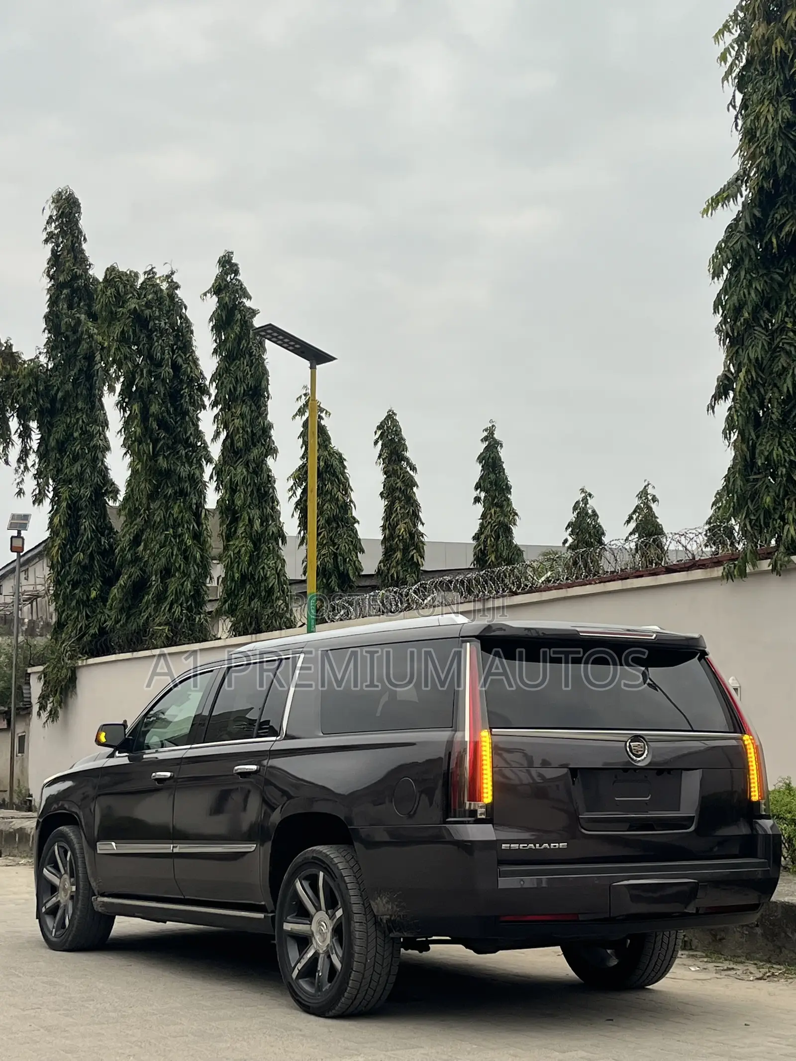 Cadillac Escalade ESV 2015 Gray