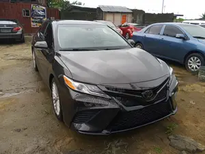 Toyota Camry XLE FWD (2.5L 4cyl 8AM) 2018 Brown