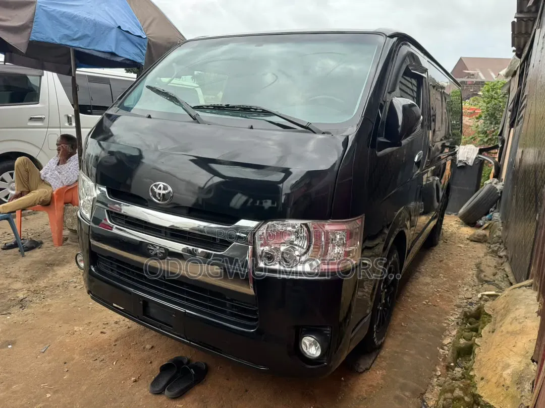 Toyota HiAce 2013 Black
