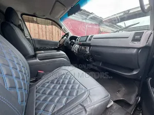 Toyota HiAce 2013 Black