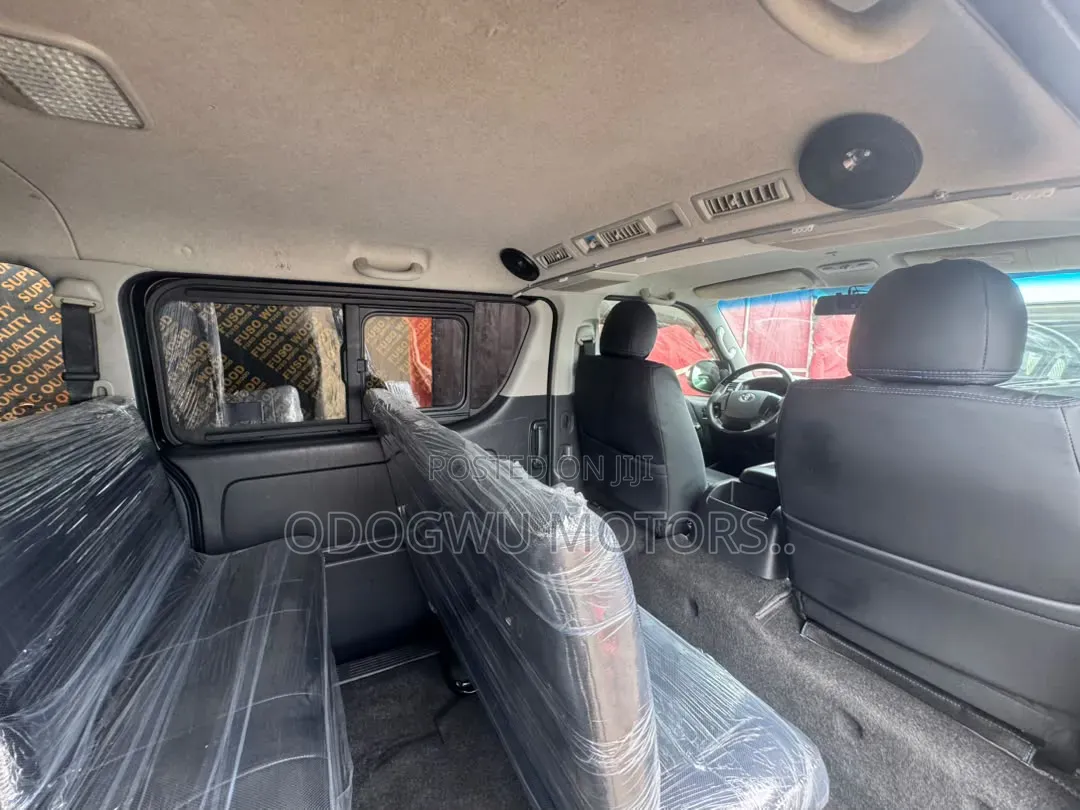 Toyota HiAce 2013 Black