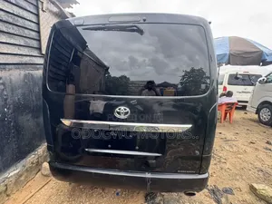 Toyota HiAce 2013 Black