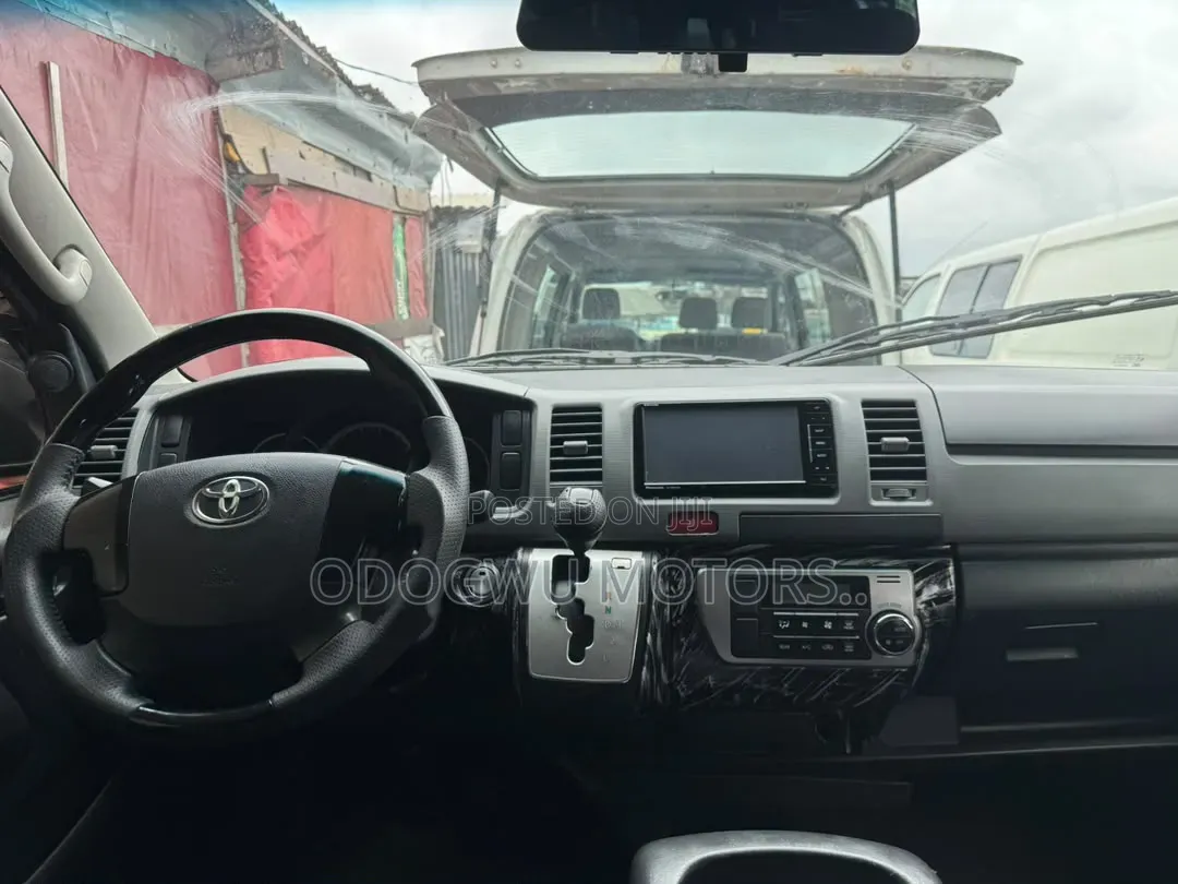 Toyota HiAce 2013 Black