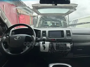 Toyota HiAce 2013 Black