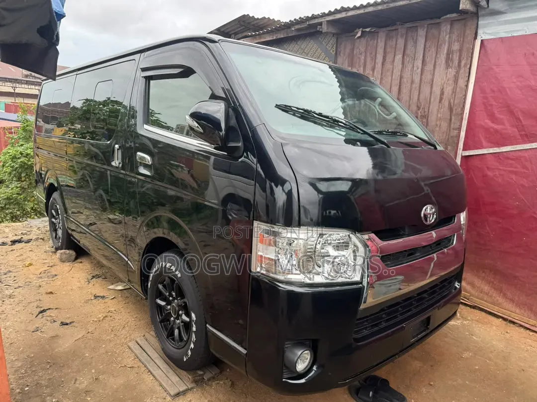 Toyota HiAce 2013 Black