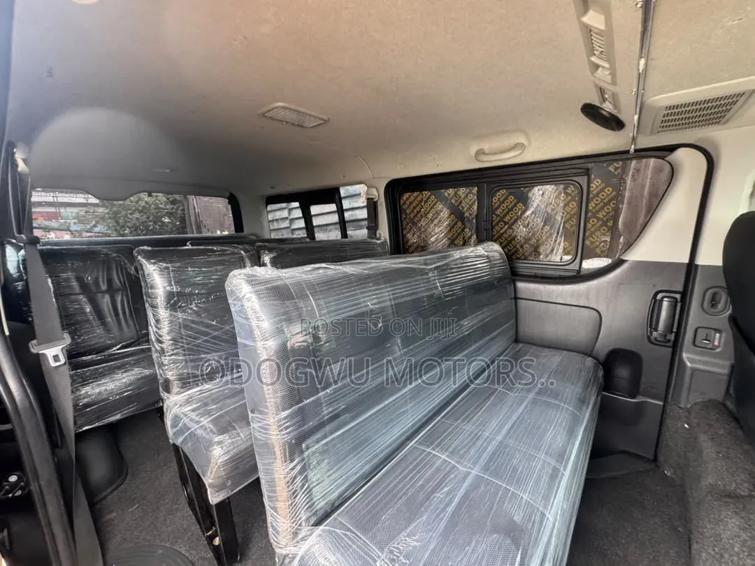 Toyota HiAce 2013 Black