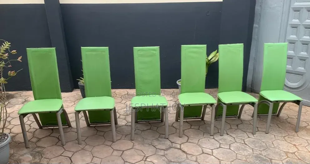 Quality Glass Dining Table 6 Seaters