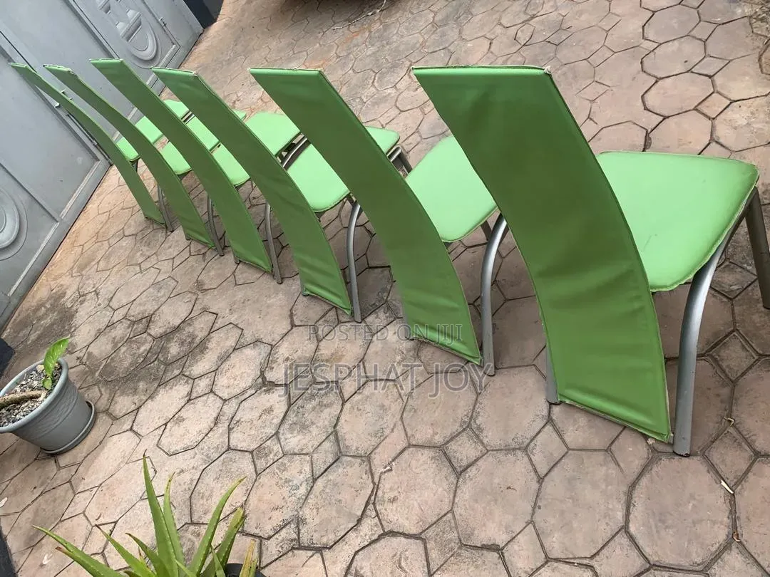 Quality Glass Dining Table 6 Seaters