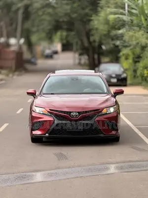 Toyota Camry SE FWD (2.5L 4cyl 8AM) 2018 Red