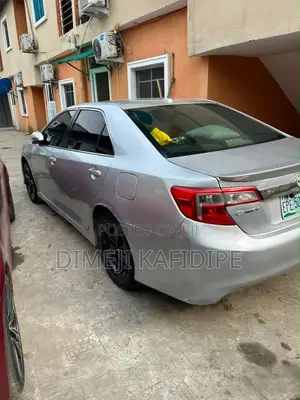 Toyota Camry SE 4dr Sedan (2.5L 4cyl 6A) 2013 Silver