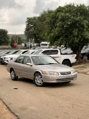 Toyota Camry LE 4dr Sedan (2.2L 4cyl 4A) 2001 Gold