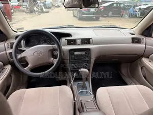 Toyota Camry LE 4dr Sedan (2.2L 4cyl 4A) 2001 Gold