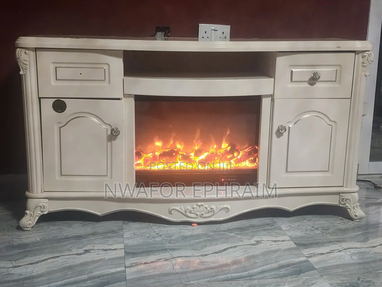 Foreign Royal TV Stand