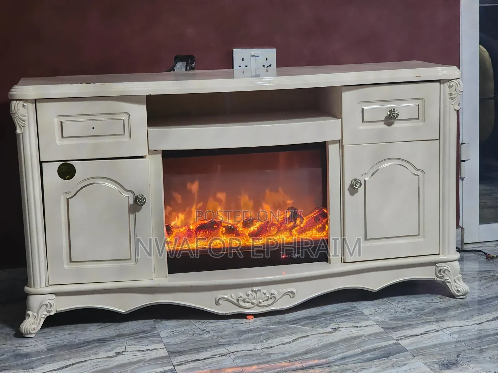 Foreign Royal TV Stand