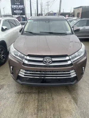 Toyota Highlander XLE 4x4 V6 (3.5L 6cyl 8A) 2018 Brown