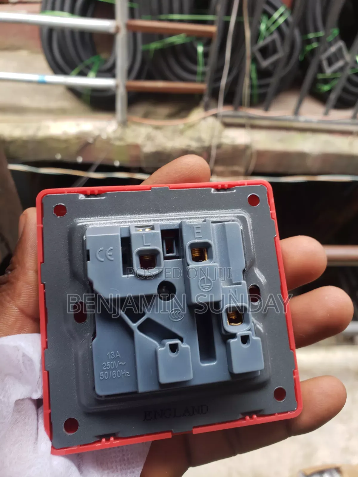 Red 13single Socket