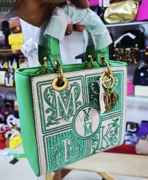 Women’s Structured Handbag – Chic and Elegant Ladies Bag