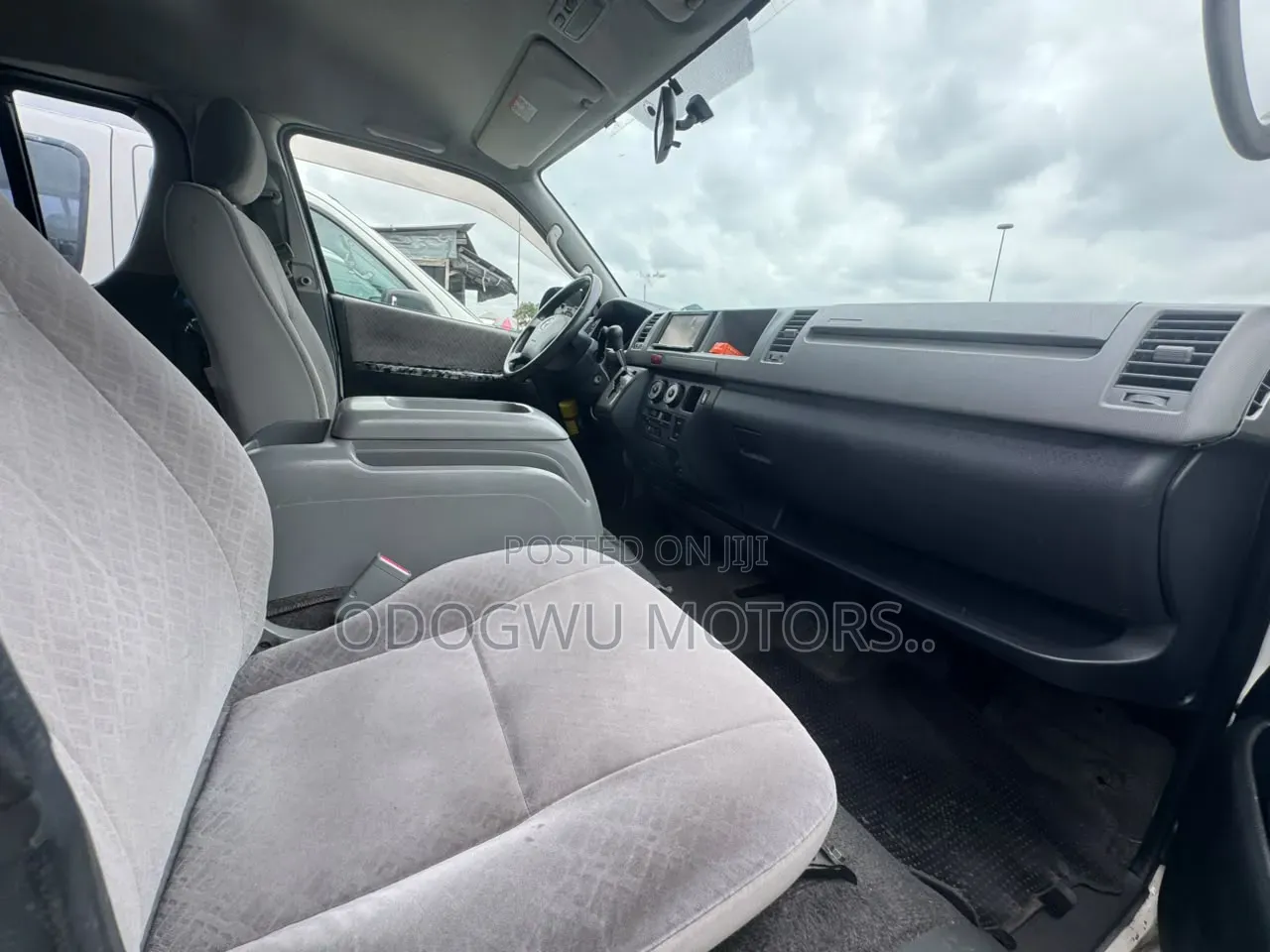Toyota HiAce 2013 White