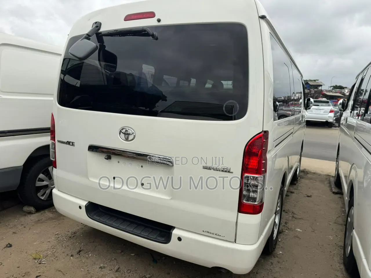 Toyota HiAce 2013 White