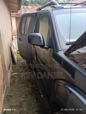 Nissan Frontier Automatic 2005 Blue