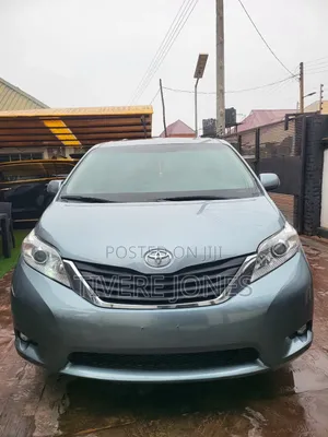 Toyota Sienna 2015 Gray