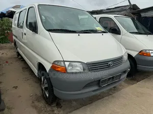 Toyota HiAce 2005 White