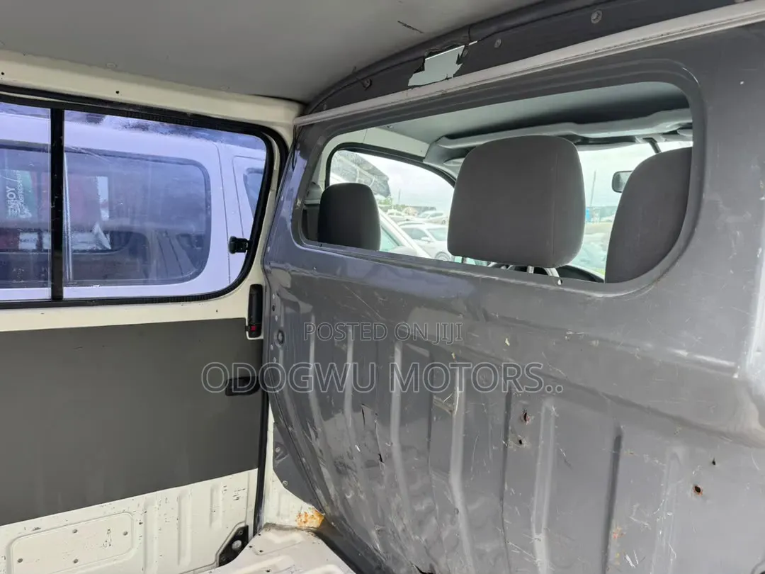 Toyota HiAce 2005 White