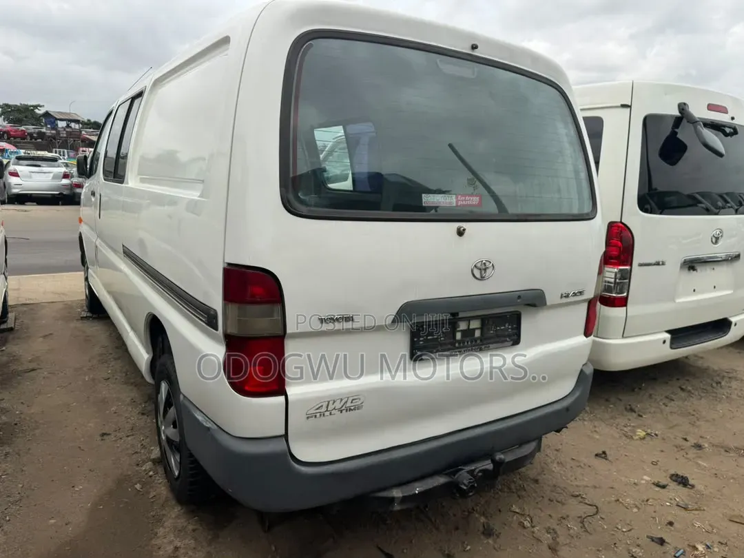 Toyota HiAce 2005 White