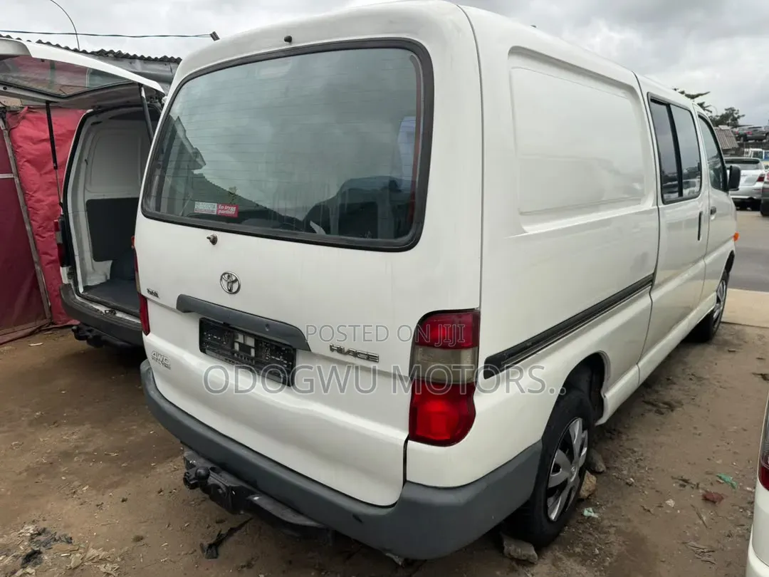 Toyota HiAce 2005 White