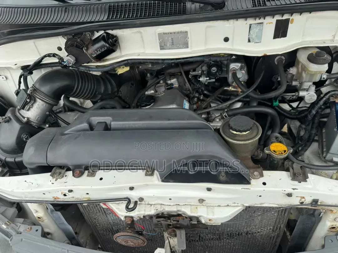 Toyota HiAce 2005 White