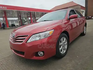 Toyota Camry XLE 4dr Sedan (2.5L 4cyl 6A) 2011 Red