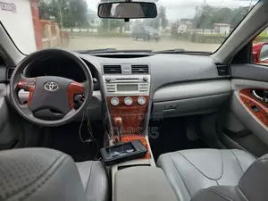 Toyota Camry XLE 4dr Sedan (2.5L 4cyl 6A) 2011 Red