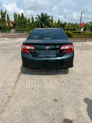 Toyota Camry SE 4dr Sedan (2.5L 4cyl 6A) 2012