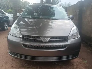 Toyota Sienna 2005 Brown