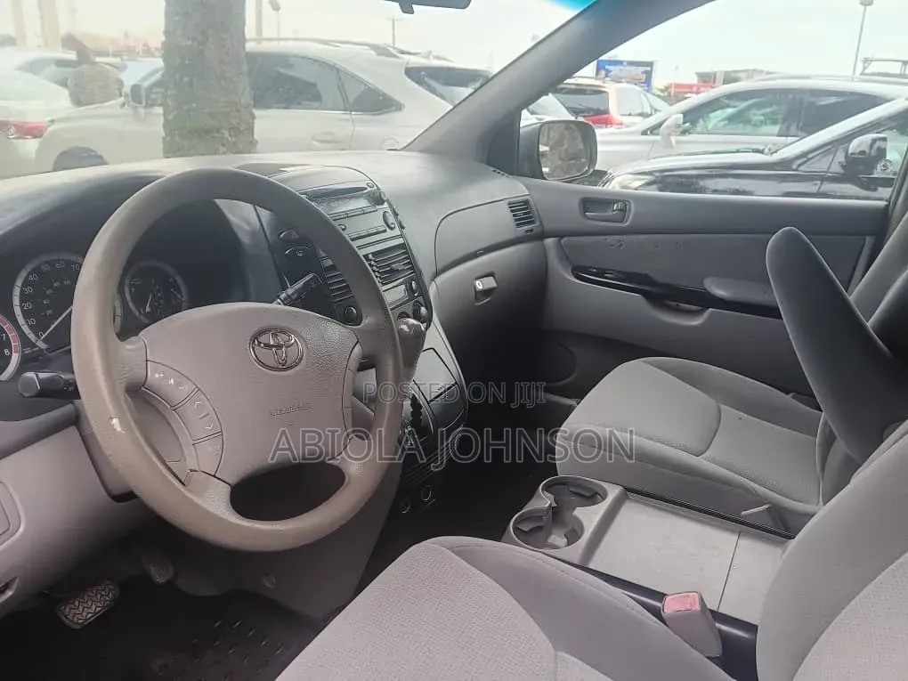 Toyota Sienna 2005 Brown