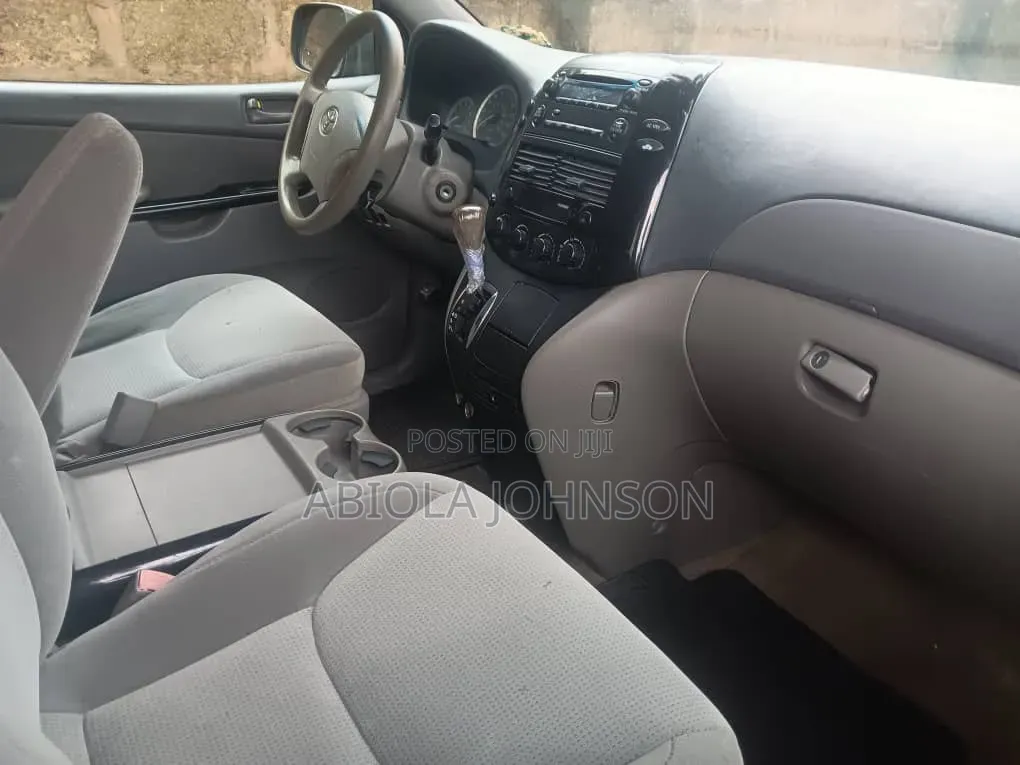 Toyota Sienna 2005 Brown