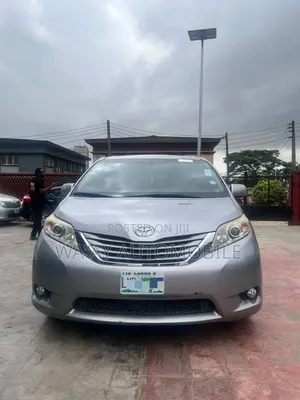 Toyota Sienna 2013 Silver
