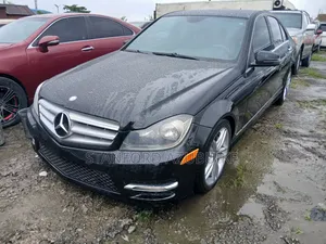 Mercedes-Benz C300 2014 Black