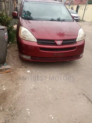 Toyota Sienna 2005 Red