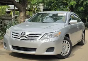 Toyota Camry LE 4dr Sedan (2.5L 4cyl 6A) 2011 Silver