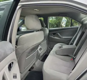 Toyota Camry LE 4dr Sedan (2.5L 4cyl 6A) 2011 Silver