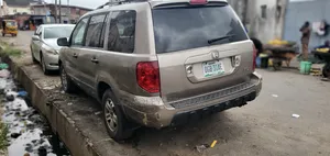 Honda Pilot 2004 Gold